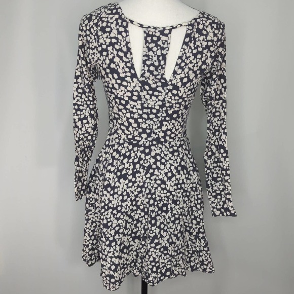 Abercrombie & Fitch Black & White Abstract Patterns Cutout Back Dress| SMALL - Picture 6 of 12